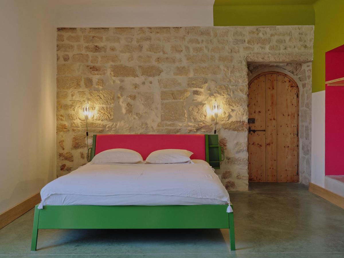 Domaine La Ferme Hi Bride Bed and Breakfast Villelaure Exteriör bild