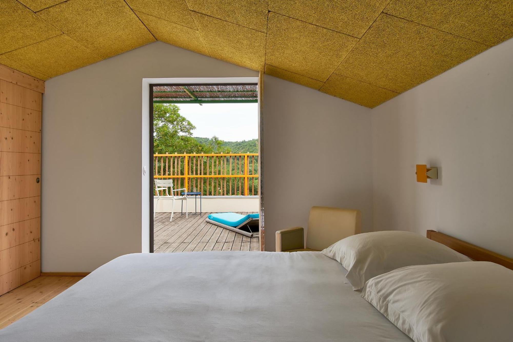 Domaine La Ferme Hi Bride Bed and Breakfast Villelaure Exteriör bild
