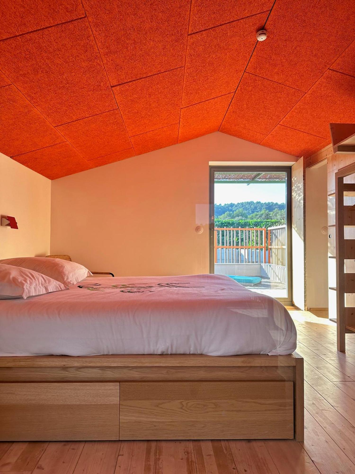 Domaine La Ferme Hi Bride Bed and Breakfast Villelaure Exteriör bild